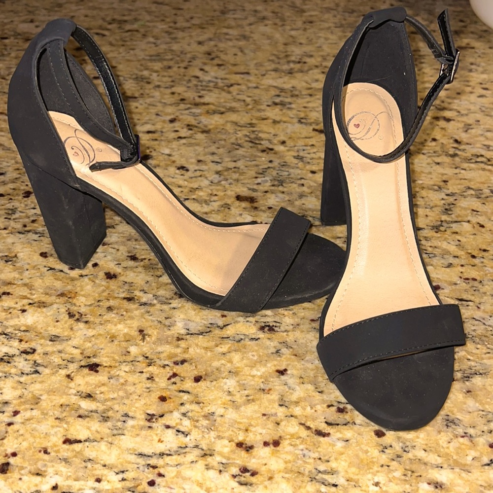 Womens heals sz 7.5